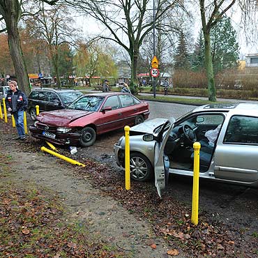 Kraksa w �winouj�ciu. Uszkodzone cztery samochody