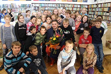 Grzegorz Kasdepke w bibliotece w Międzyzdrojach