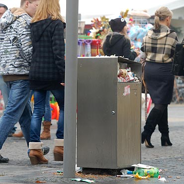 Mi�dzyzdroje: �mieci wysypuj� si� na deptak