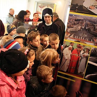 Mobilne Muzeum Jana Paw�a II go�ci�o w Kamieniu Pomorskim
