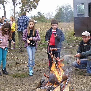 Uczniowie z Wysokiej Kamieńskiej pomagają leśnym zwierzętom