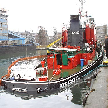 Zderzenie tankowca! Stra�ak-25 do po�owy zatopiony