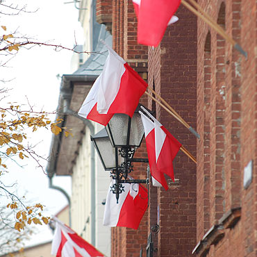 11 listopada wywie� polsk� flag�