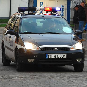 Grozi� kobiecie no�em, bo chcia� chleba!