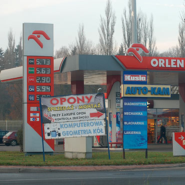 Ceny paliw znowu w d�? �rednia cena benzyny 95 wynosi 5,60 z�
