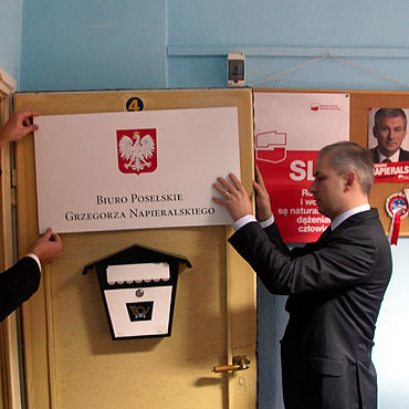 Pose� Napieralski otworzy� biuro w Kamieniu Pomorskim