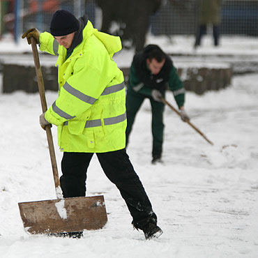 Zima w powiecie. �lisko na chodnikach!