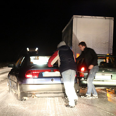 P�ocin: Na drogach �lisko. Ci�ar�wka zablokowa�a drog� krajow�. Zobacz film!