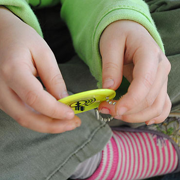 Wysoka Kamie�ska: Policjanci rozdawali odblaski, stra�acy ostrzegali przed fajerwerkami