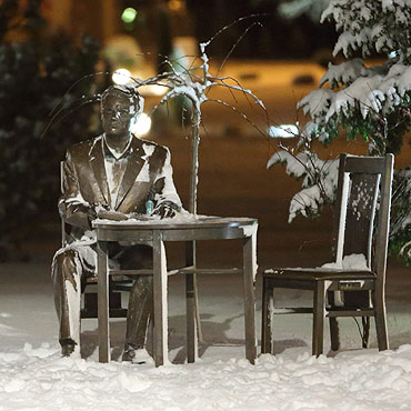 Mi�dzyzdroje: Przenios� rze�by. Uporz�dkuj� odciski d�oni gwiazd