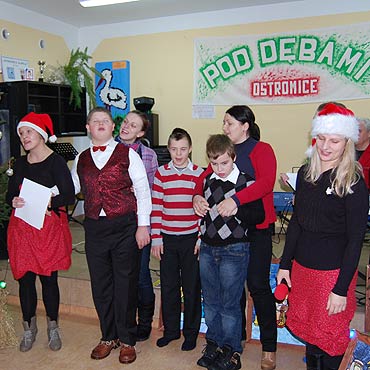 Koncert kol�d i miko�ajkowy kiermasz �wi�teczny w Ostromicach