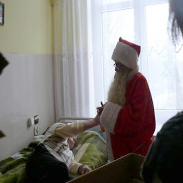 Miko�aj odwiedzi� starszych i niepe�nosprawnych