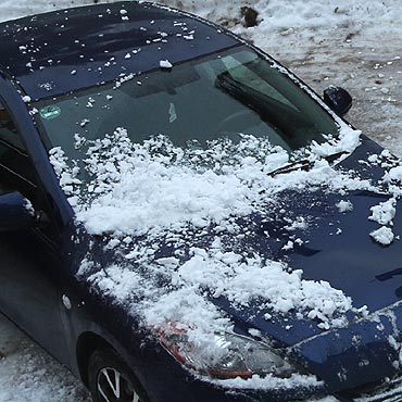 Uwaga na spadające z dachów sople i śnieg