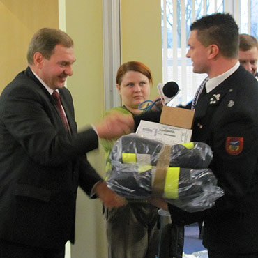 Nowy sprz�t dla Ochotniczej Stra�y Po�arnej