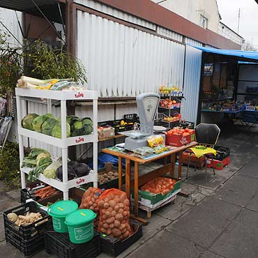 Supermarkety zabijaj� targowisko