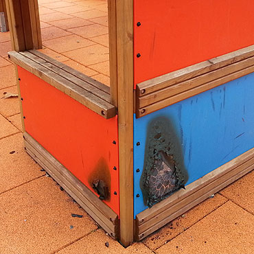 Kamień Pomorski: Wandal podpalił plac zabaw