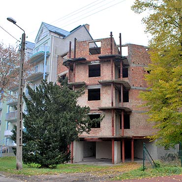 Międzyzdroje: Nie chcą dokończyć budynku przy ulicy Curie - Skłodowskiej