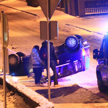 Pijany kierowca wpad� w po�lizg. Auto dachowa�o