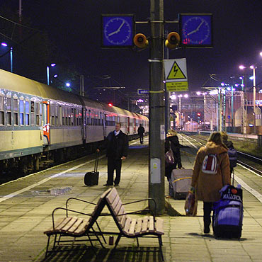 Kolej zamra�a podr�nych