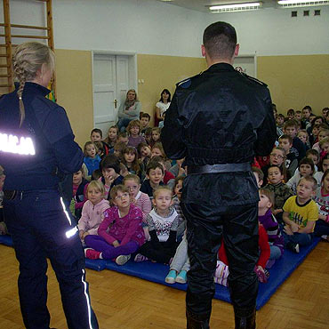 Bezpieczne ferie. Policjanci udzielaj� wskaz�wek