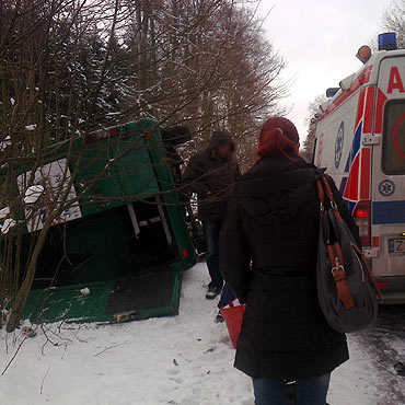 Wypadek busa jad�cego do �winouj�cia