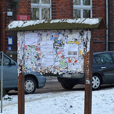 Kamie� Pomorski: Zr�bcie porz�dek na tablicach informacyjnych!