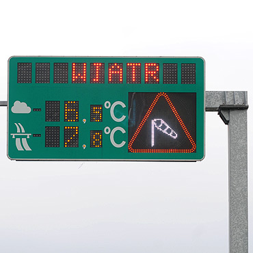 Meteorolodzy ostrzegaj�: Silny wiatr mo�e �ama� drzewa