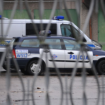 Policjanci ostrzegaj� przed domokr��cami sprzedaj�cymi dekodery