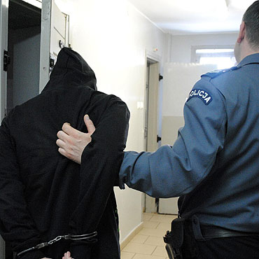 Kamień Pomorski: Ukradli kratkę ściekową, bo potrzebowali pieniędzy na papierosy