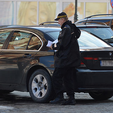 Kamie� Pomorski: Parkuj� na przej�ciu dla pieszych. Musz� liczy� si� z mandatem