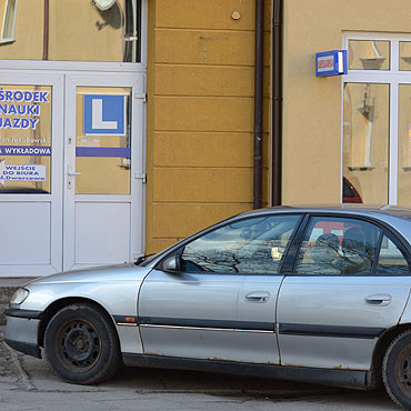 Kamie� Pomorski: Prawie wjecha� do szko�y nauki jazdy