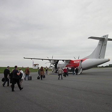 Samolotem do Warszawy? Taniej ze �winouj�cia ni� ze Szczecina