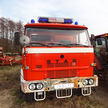 Kamień Pomorski: Burmistrz sprzedaje kompletnie zniszczony samochód strażacki. Kto go kupi?