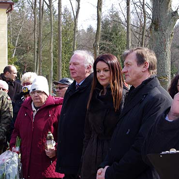 Ku pami�ci pomordowanym w Katyniu i tragicznie zmar�ym w Smole�sku