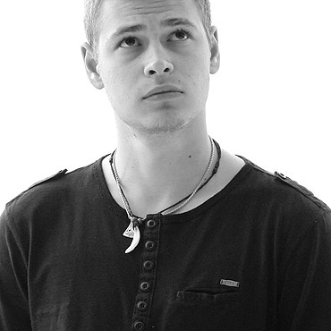 Młody pisarz zbiera pieniądze na wydanie książki