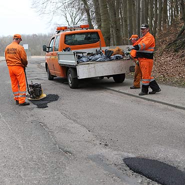 Rozpocz�o si� �atanie dr�g powiatowych