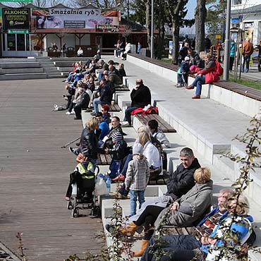 Międzyzdroje: Weekendowi turyści łapali wiosenne promienie słońca