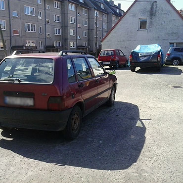 Wolin: Te wraki stoj� tu od zimy. Zajmuj� miejsca postojowe