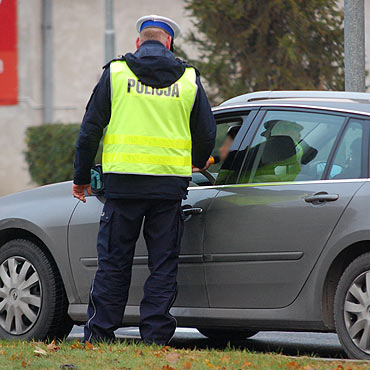 Kamie� Pomorski: Trzech kieruj�cych wpad�o podczas trze�wego poranka