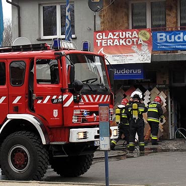 Kamie� Pom.: Po�ar sklepu z artyku�ami przemys�owymi