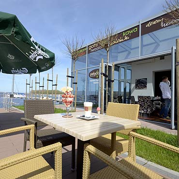 Kamie� Pomorski: W marinie otwarto kawiarni�