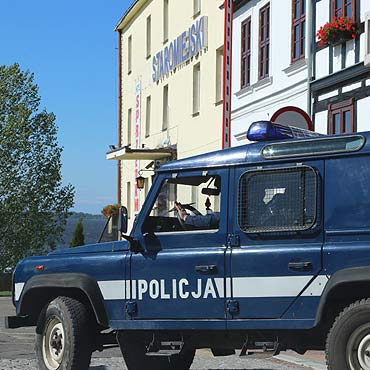 Kamień Pomorski: Zniszczył tablicę. Nagrała go kamera monitoringu