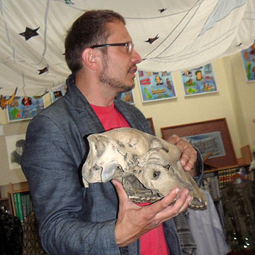 Spotkanie z archeologiem Grzegorzem Kurk� w dziwnowskiej bibliotece