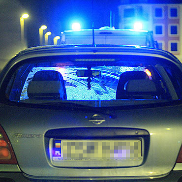 Nissan potr�ci� staruszk� na pasach