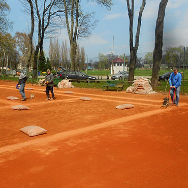 Kamie� Pomorski: Ka�dy mo�e spr�bowa� swoich si� w tenisie ziemnym