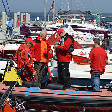 Kamie� Pomorski: 110 m�odych �eglarzy �ciga si� na wodach Zalewu Kamie�skiego