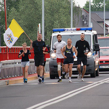 Dziwn�w: Pami�tali o papie�u. Przebiegli 3530 kilometr�w