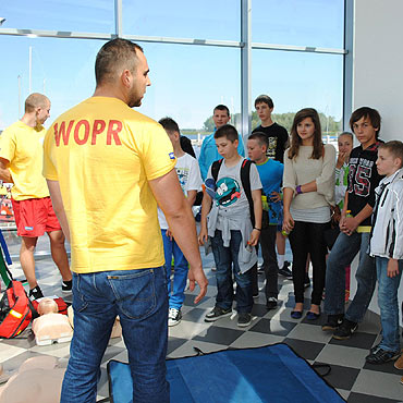 Kamie� Pomorski: Ratownicy i policjanci uczyli jak by� z wod� za pan brat