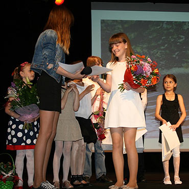 Mi�dzyzdroje: Teatralno -muzyczny koktajl na scenie MDK