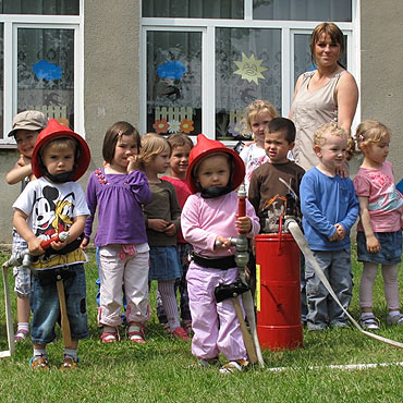  Przyszli stra�acy z Oddzia�u Przedszkolnego we Wrzosowie